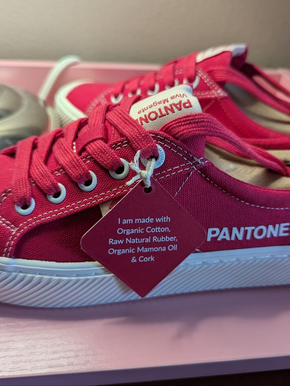 Cariuma Canvas Low-Top Sneakers in Magenta